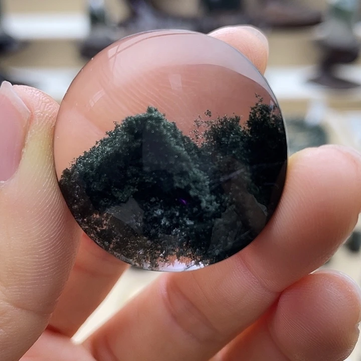 未镶嵌颈饰水晶绿幽灵金字塔圆牌