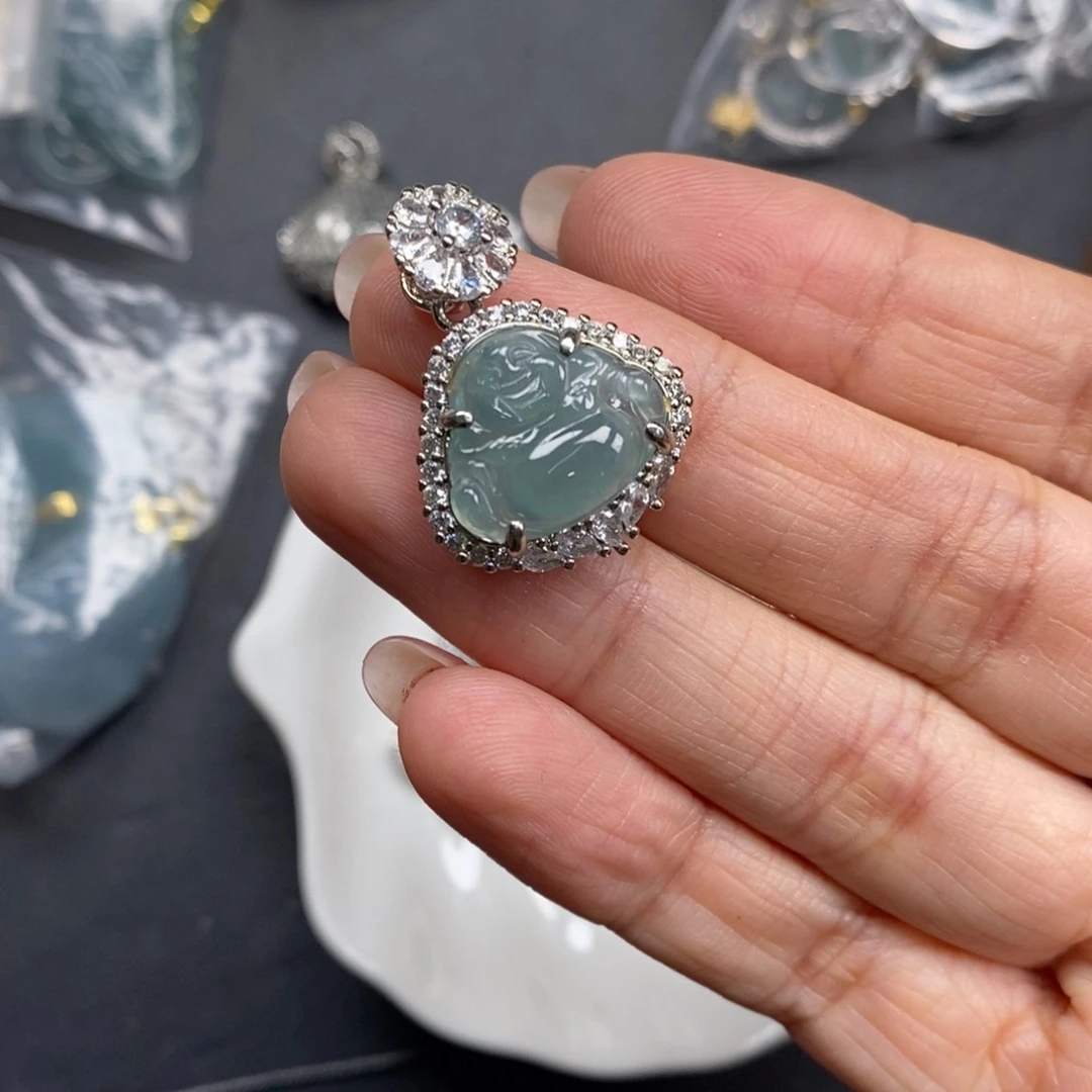 翡翠颈饰未镶嵌翡翠