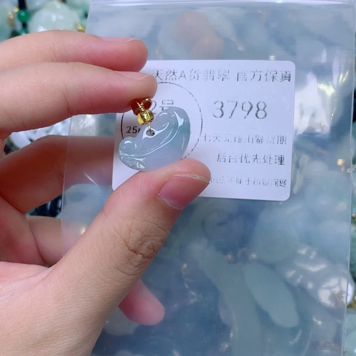 吊坠(不含链)未镶嵌翡翠