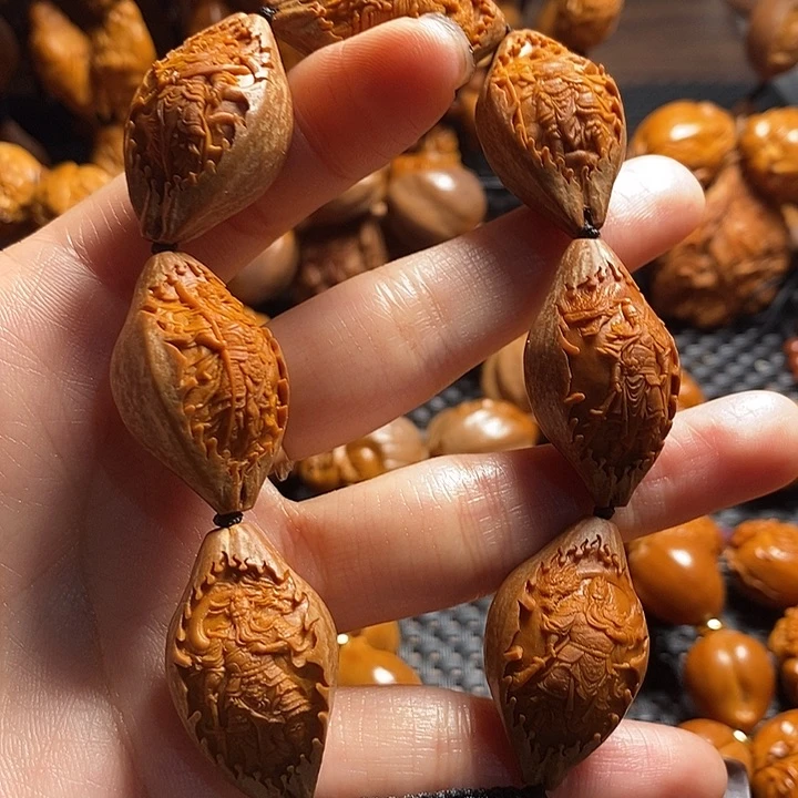吊坠橄榄核包衣关公