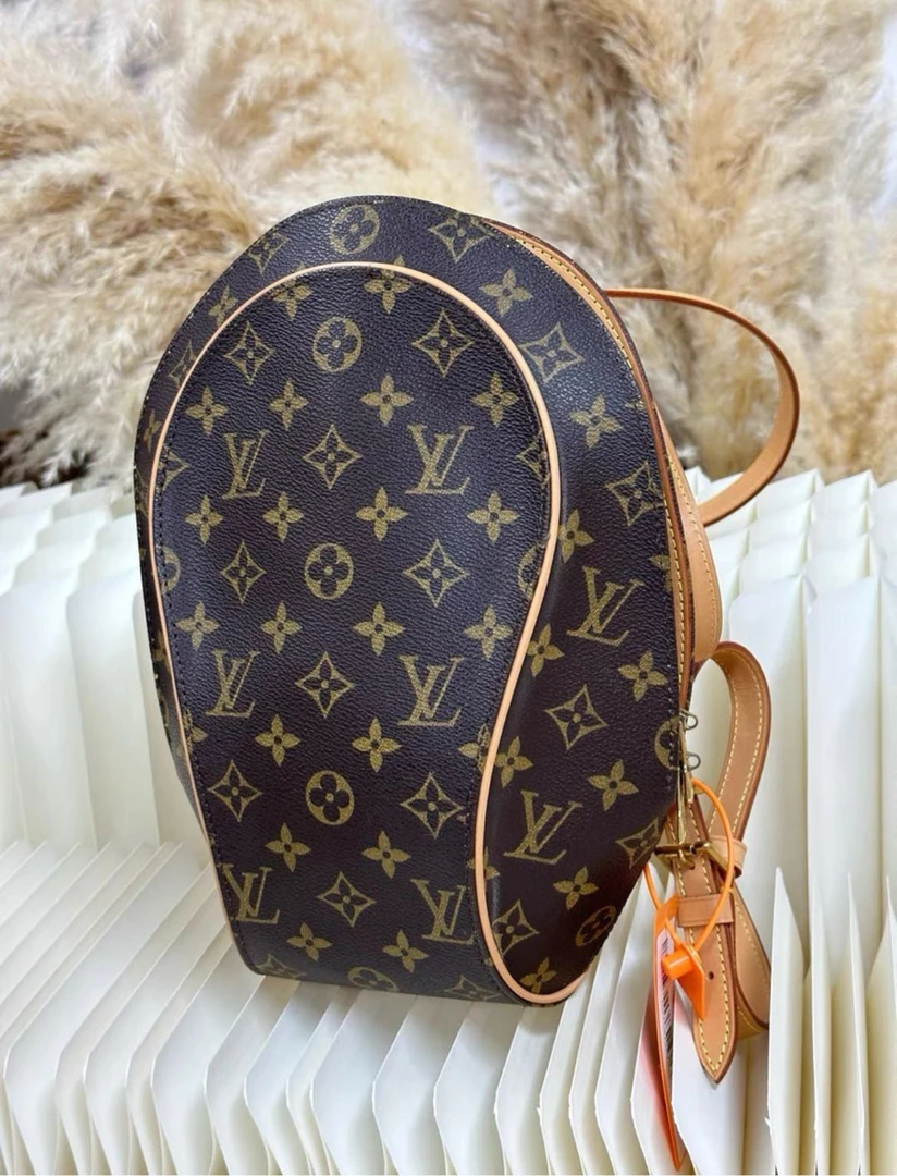 95新 LouisVuitton/路易威登 LV河蚌双肩包