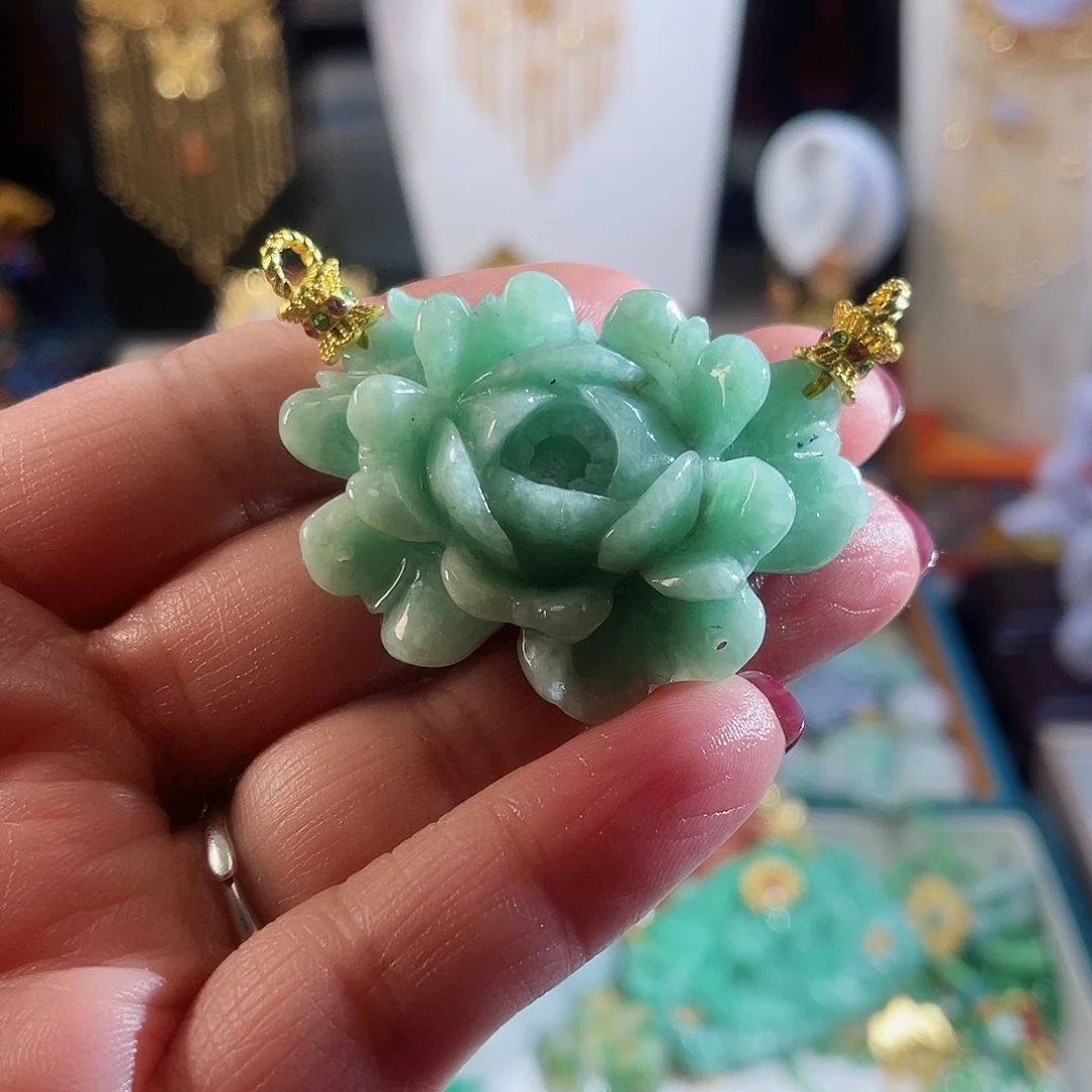 翡翠颈饰未镶嵌翡翠绿花