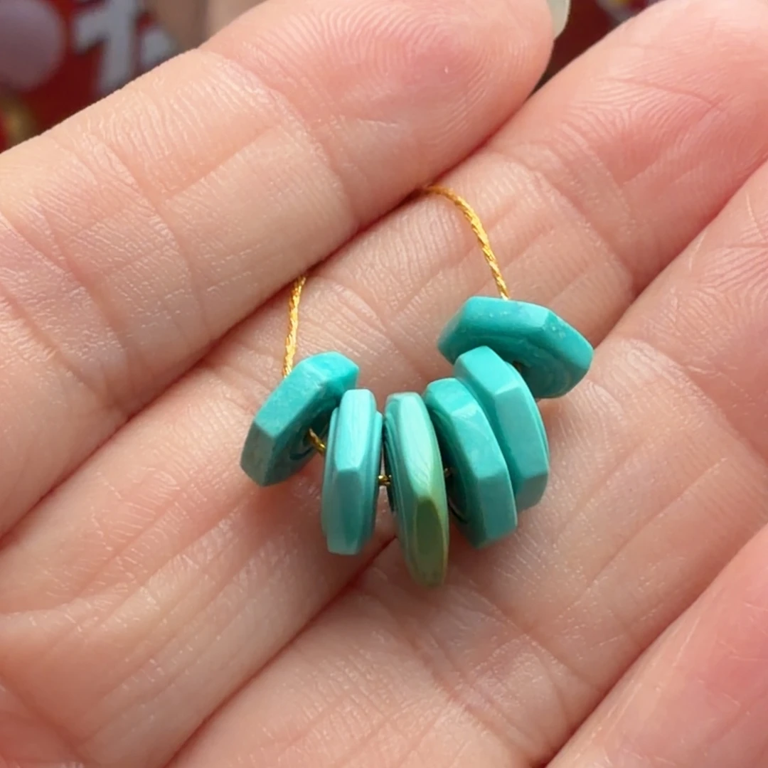 绿松石未镶嵌颈饰