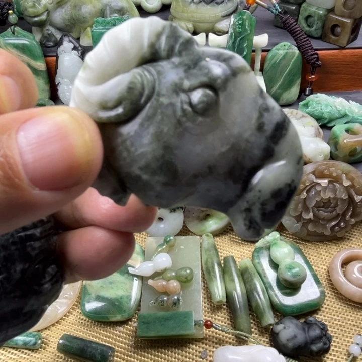 独山玉未镶嵌珠宝半成品