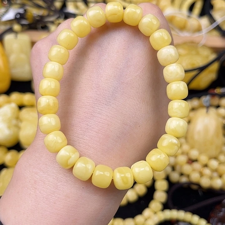 琥珀未镶嵌颈饰琥珀