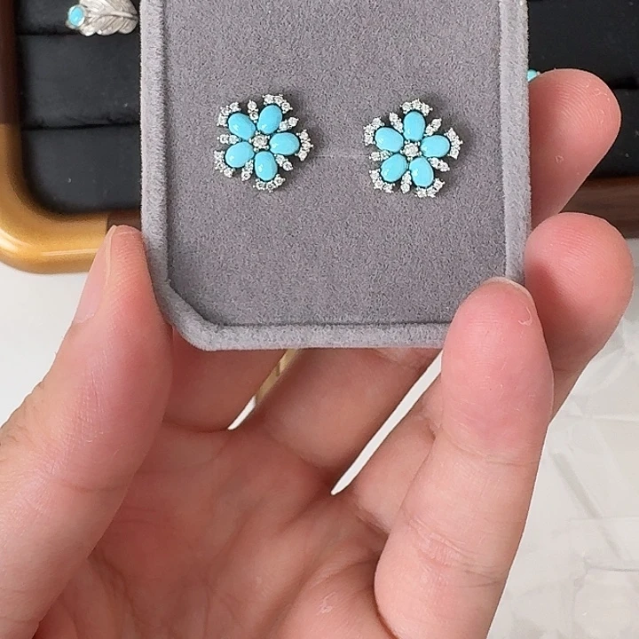 南***兔绿松石未镶嵌耳饰