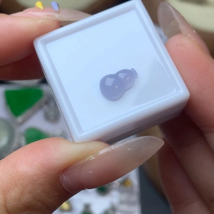 翡翠未镶嵌颈饰葫芦