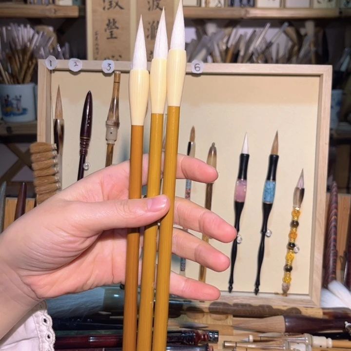 三只中大楷兼毫笔放漏