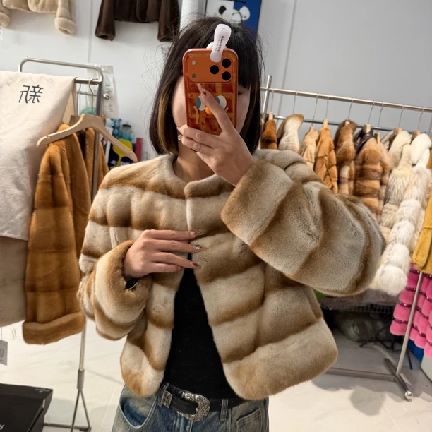 女王家好看的青紫兰短款水貂外套