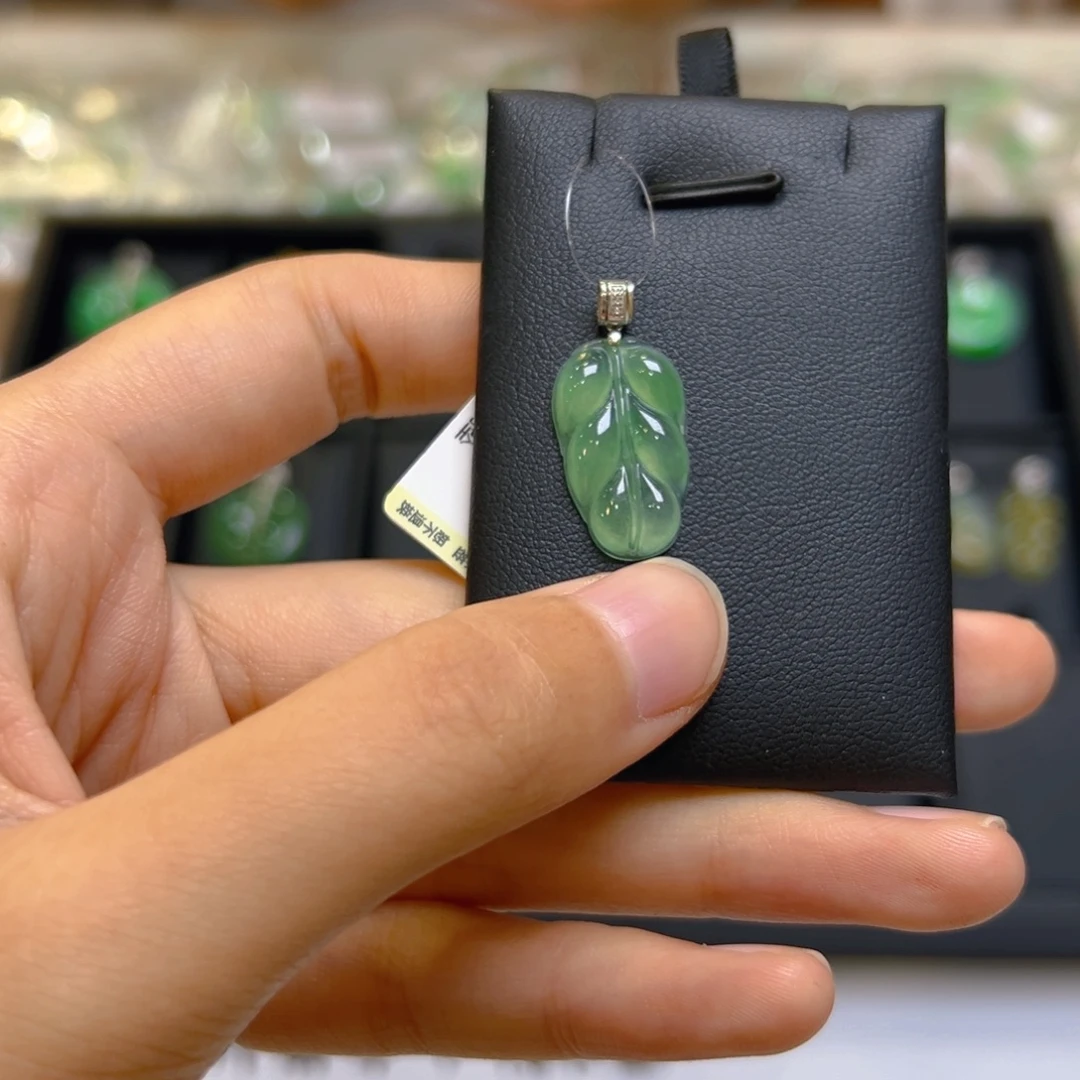 睡***王吊坠(不含链)18K金镶嵌翡翠