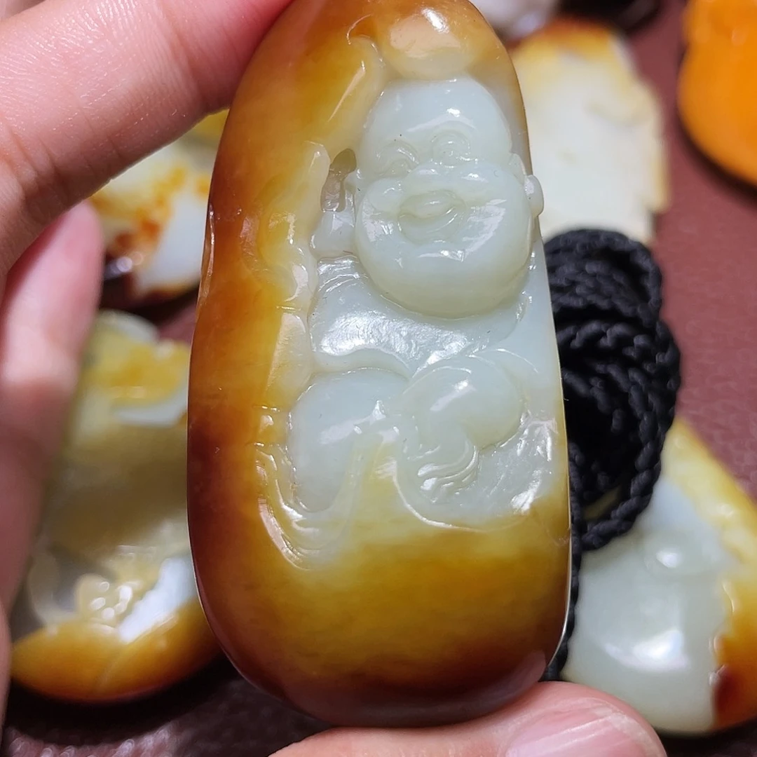 和田玉未镶嵌颈饰笑**生