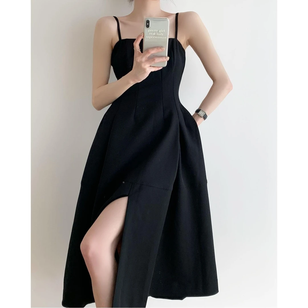 黑色复古赫本风开叉吊带小黑裙女高级感法式设计感小众高腰连衣裙