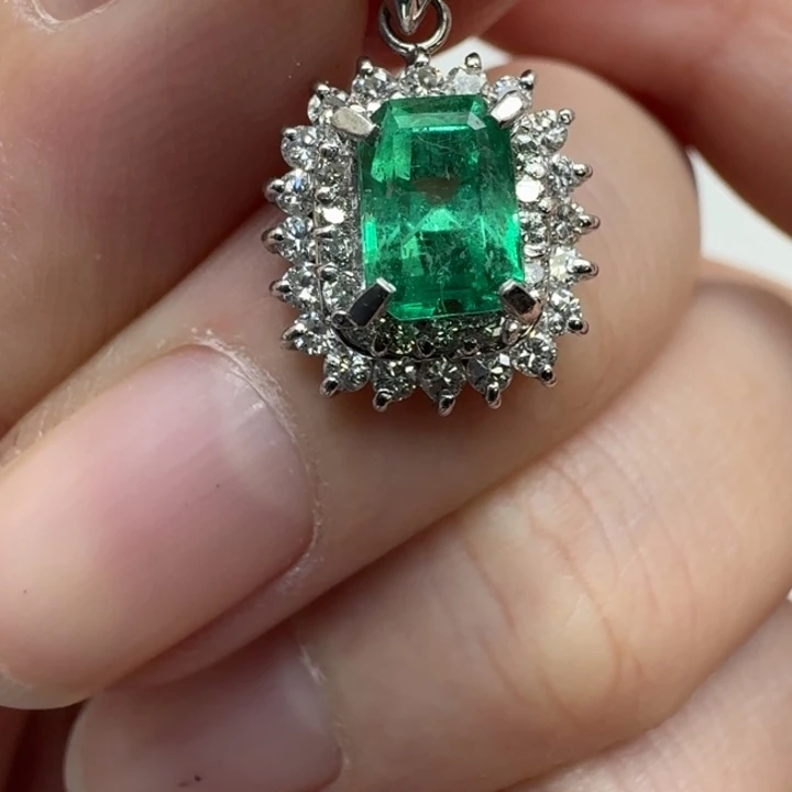 未镶嵌颈饰祖母绿