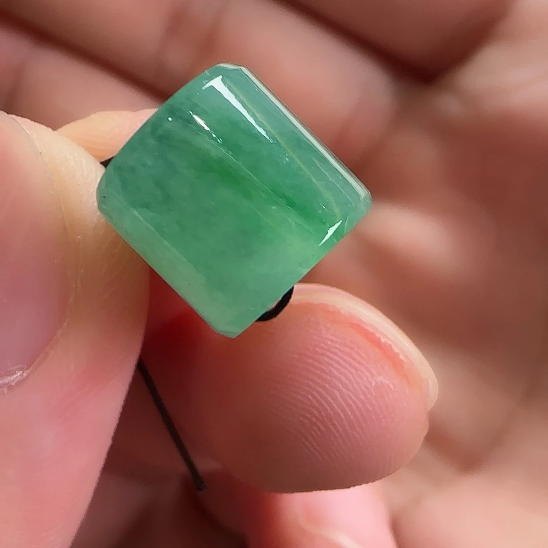 翡翠未镶嵌颈饰