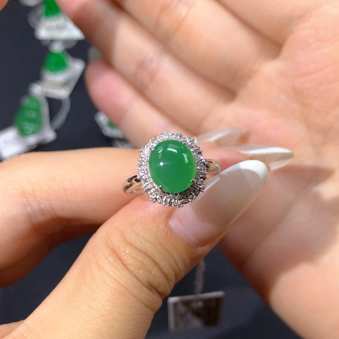 翡翠戒指18K金镶嵌翡翠