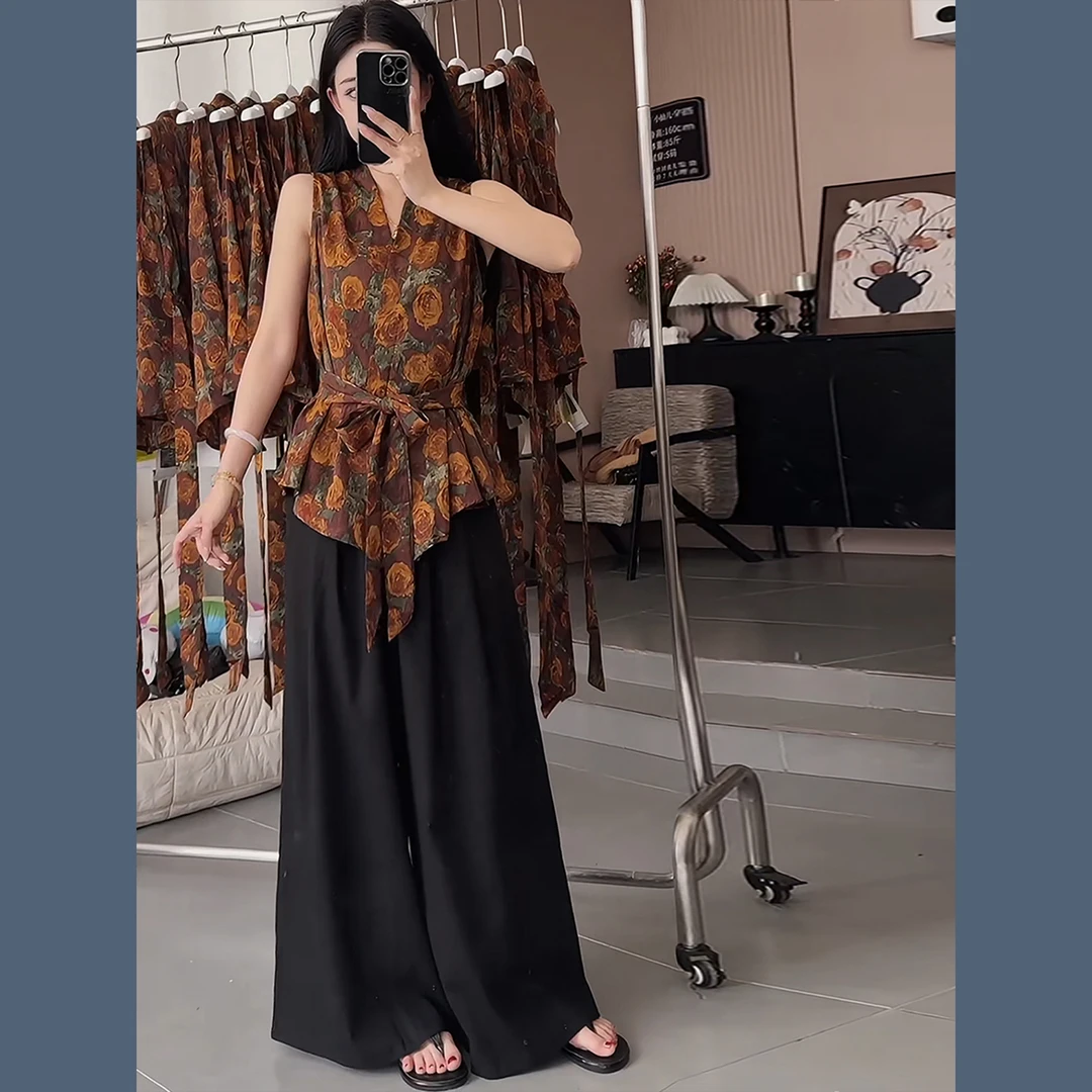 法式复古印花V领无袖衬衫女夏2025设计感宽松收腰系带遮肚子上衣