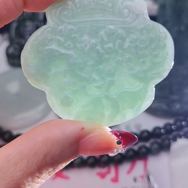 翡翠颈饰未镶嵌天然的A货翡翠多样性发货