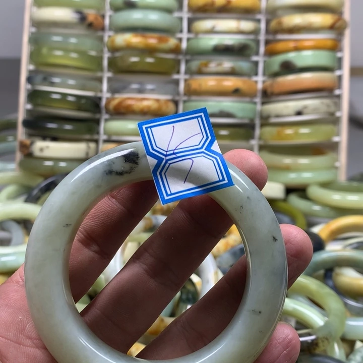 蛇纹石玉手镯未镶嵌生**式