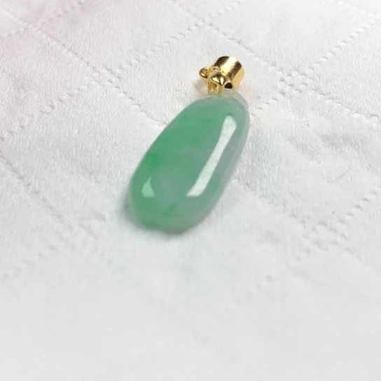 翡翠颈饰未镶嵌天**哥吊坠