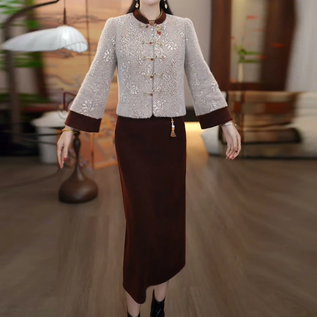 安格拉毛+贵妃绒2025秋冬新款优雅温柔新中式复古外套+半身裙套装