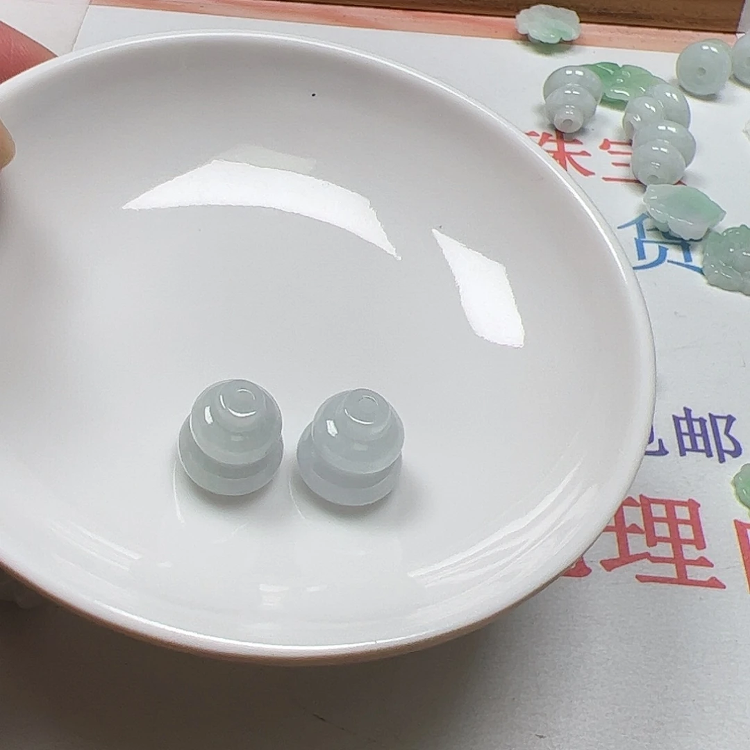 燕***子翡翠散珠货主老年卡