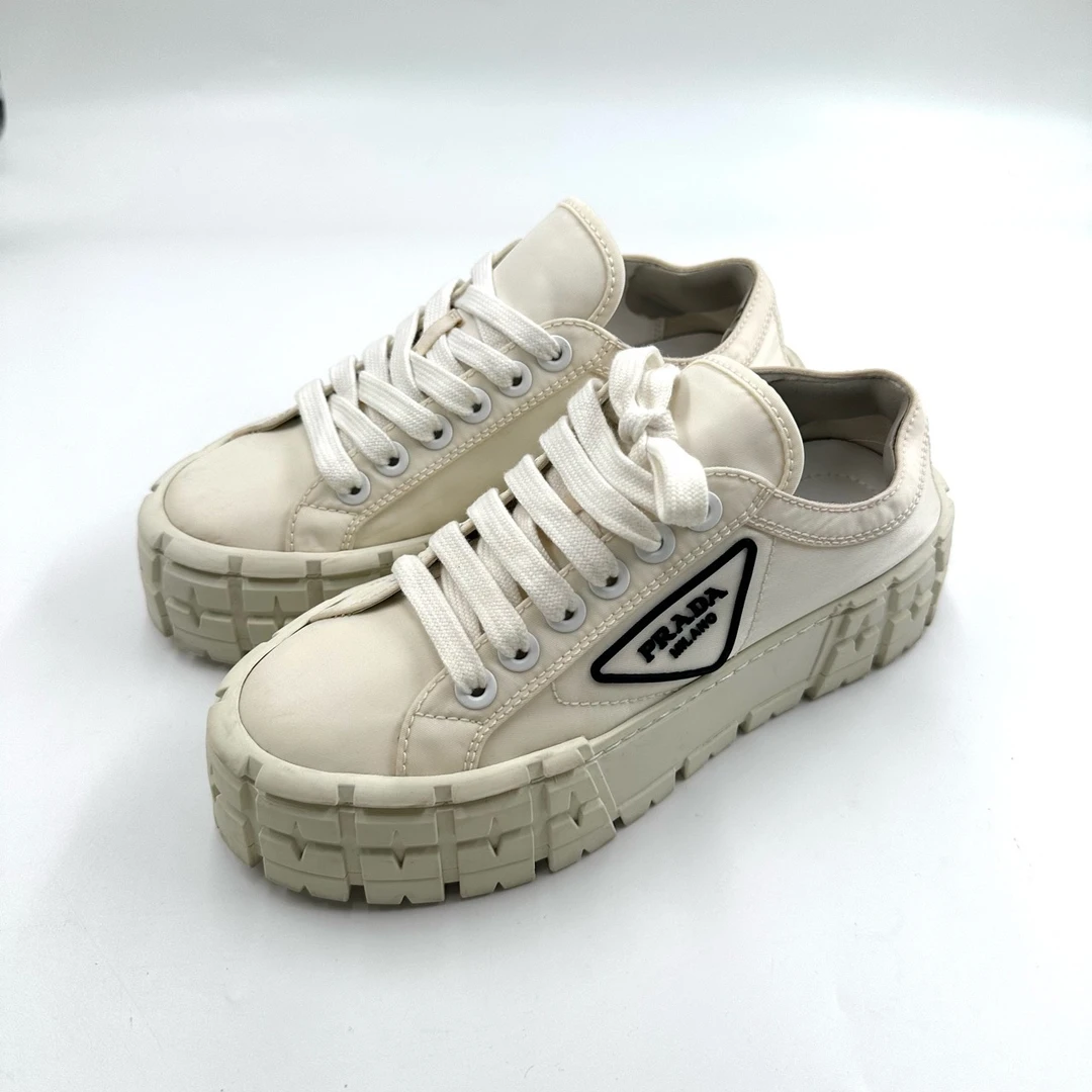 95新 Prada/普拉达 白色三角标厚底饼干鞋/37码/95新/编码06726
