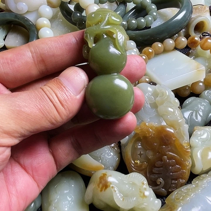翻***起吊坠(不含链)未镶嵌和田玉