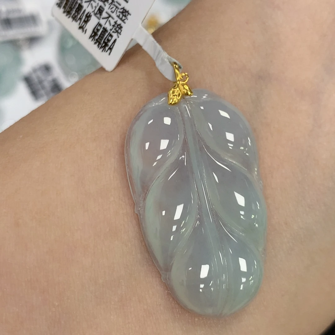 颈饰18K金镶嵌翡翠