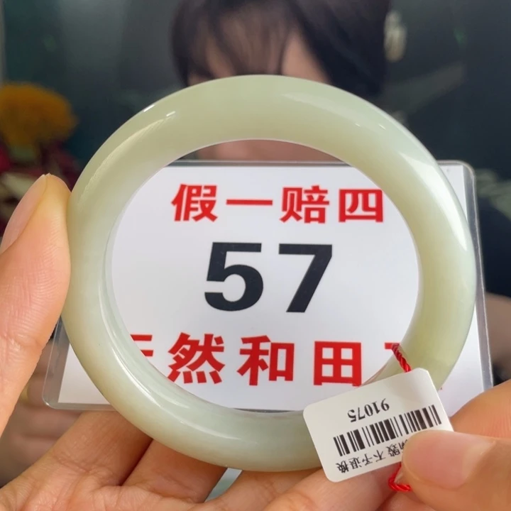 和田玉手镯未镶嵌微瑕