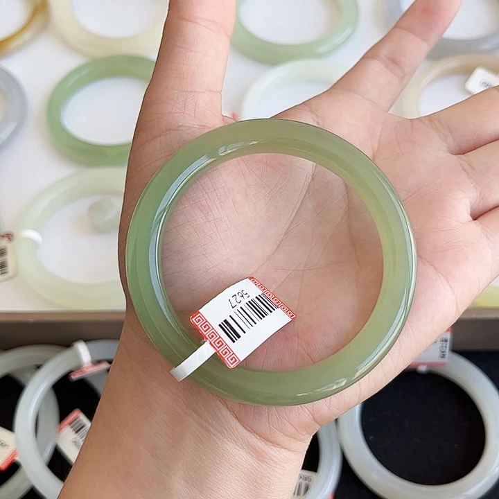 *****和田玉手镯未镶嵌