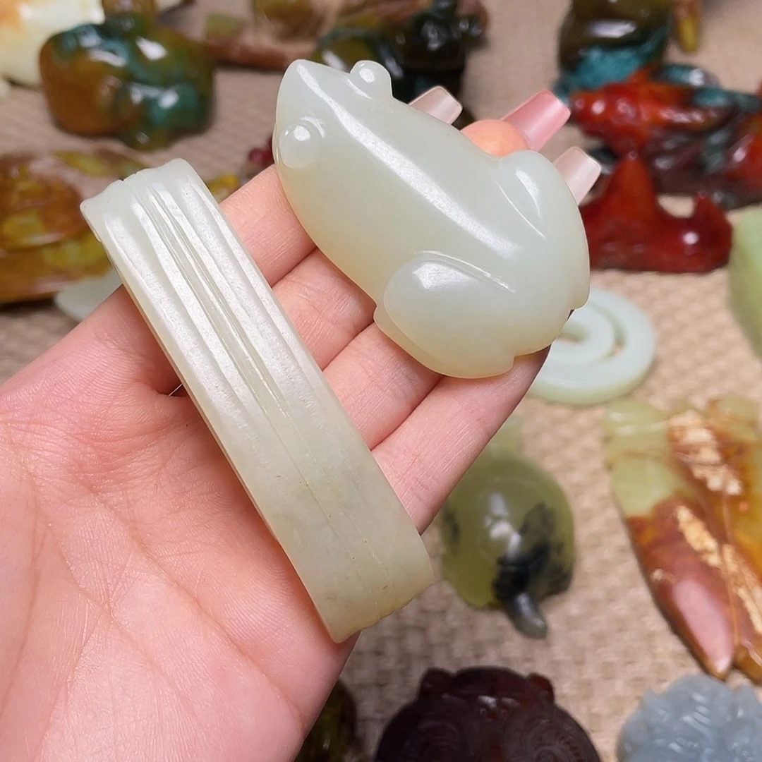 蛇纹石玉未镶嵌如图禅****想