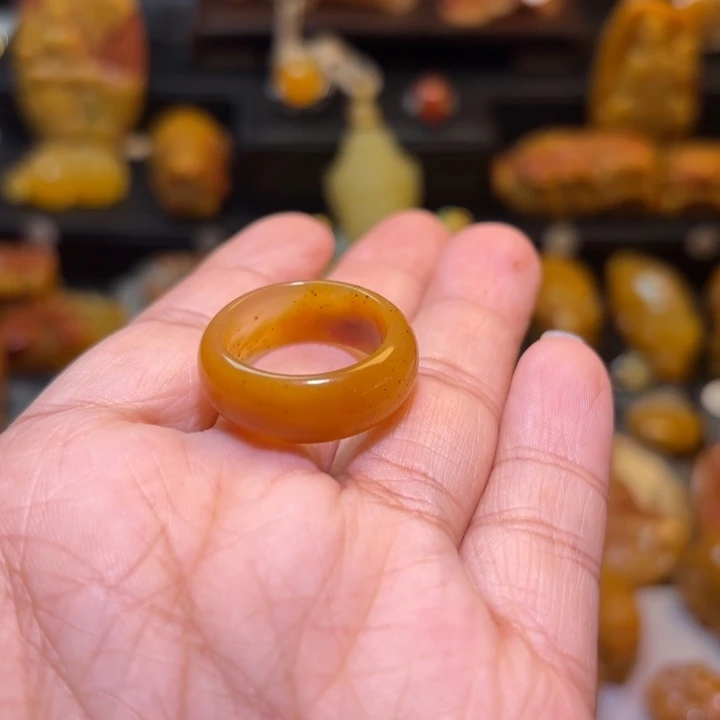 石英质玉（黄龙玉）未镶嵌颈饰