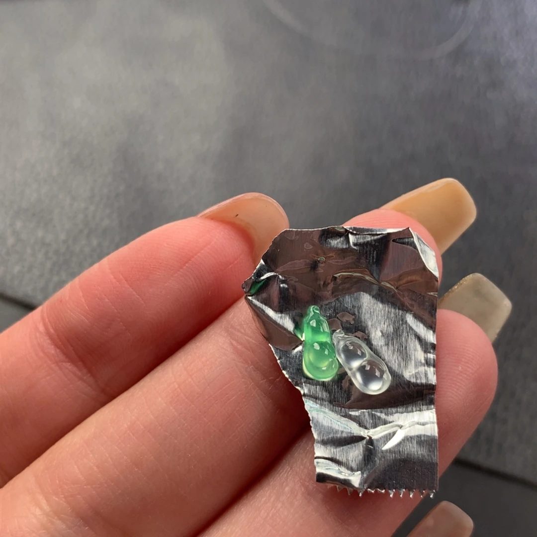 洋***儿颈饰未镶嵌翡翠福豆一对