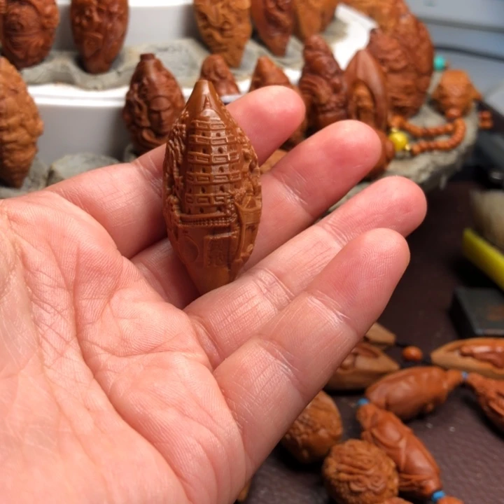 屹***盛吊坠橄榄核橄榄核雕刻的手把件