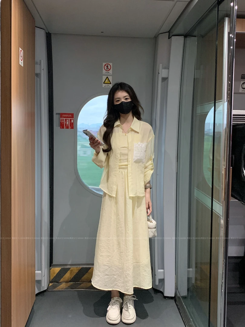 【两件套装】夏季防晒蕾丝镂空衬衫+时尚显瘦吊带裙套装TZ2148