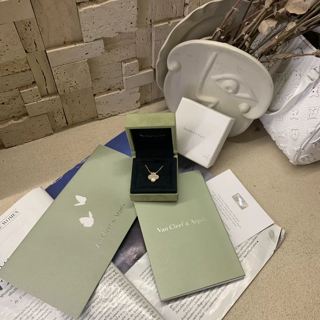 未使用 梵克雅宝 Vca白花中号 定金