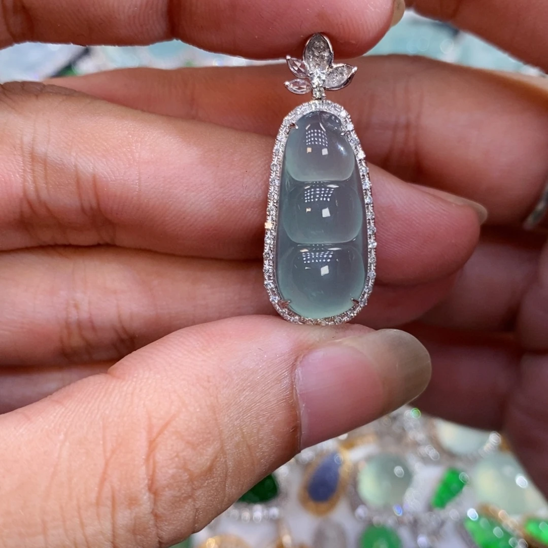 翡翠18K金镶嵌颈饰