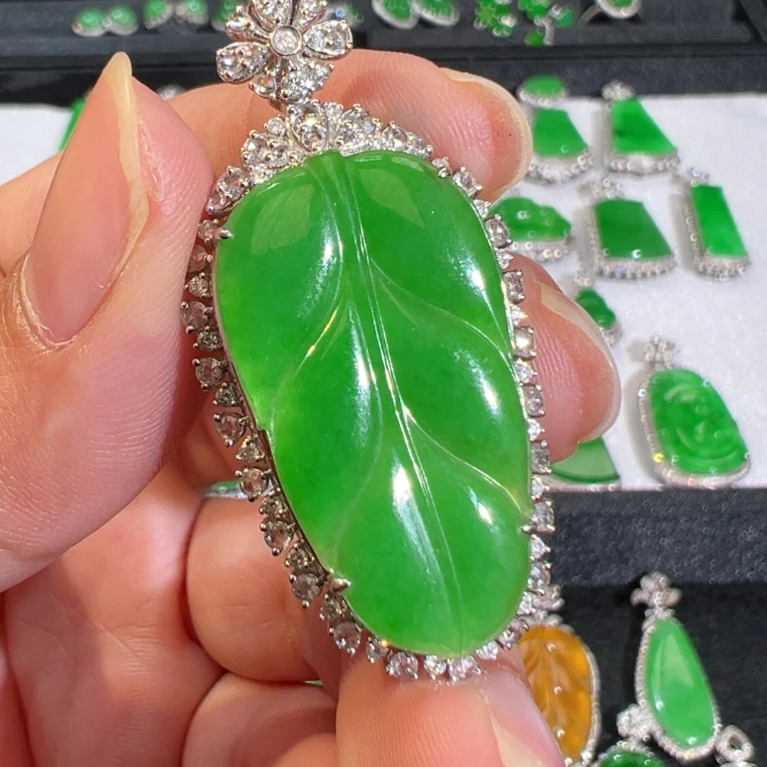 【闪购商品】翡翠吊坠(不含链)18K金镶嵌