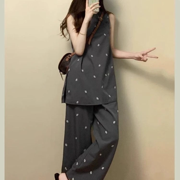 显瘦黑色上衣阔腿裤两件套老钱风松弛感盘扣灰色无袖碎花背心夏季