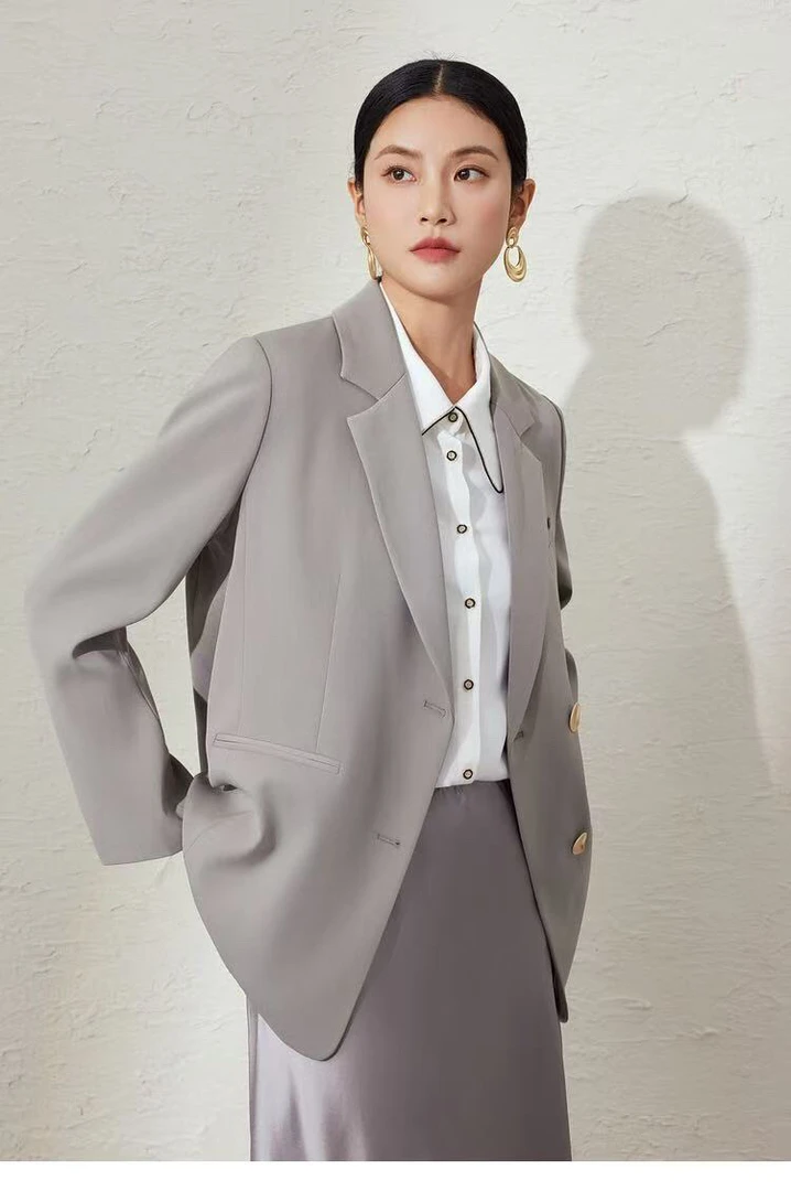 2025新款春季月牙纽扣西服外套女简约气质
