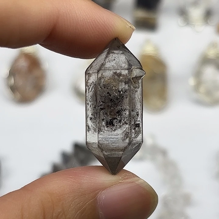未镶嵌颈饰水晶共生糖心闪灵钻32mm+
