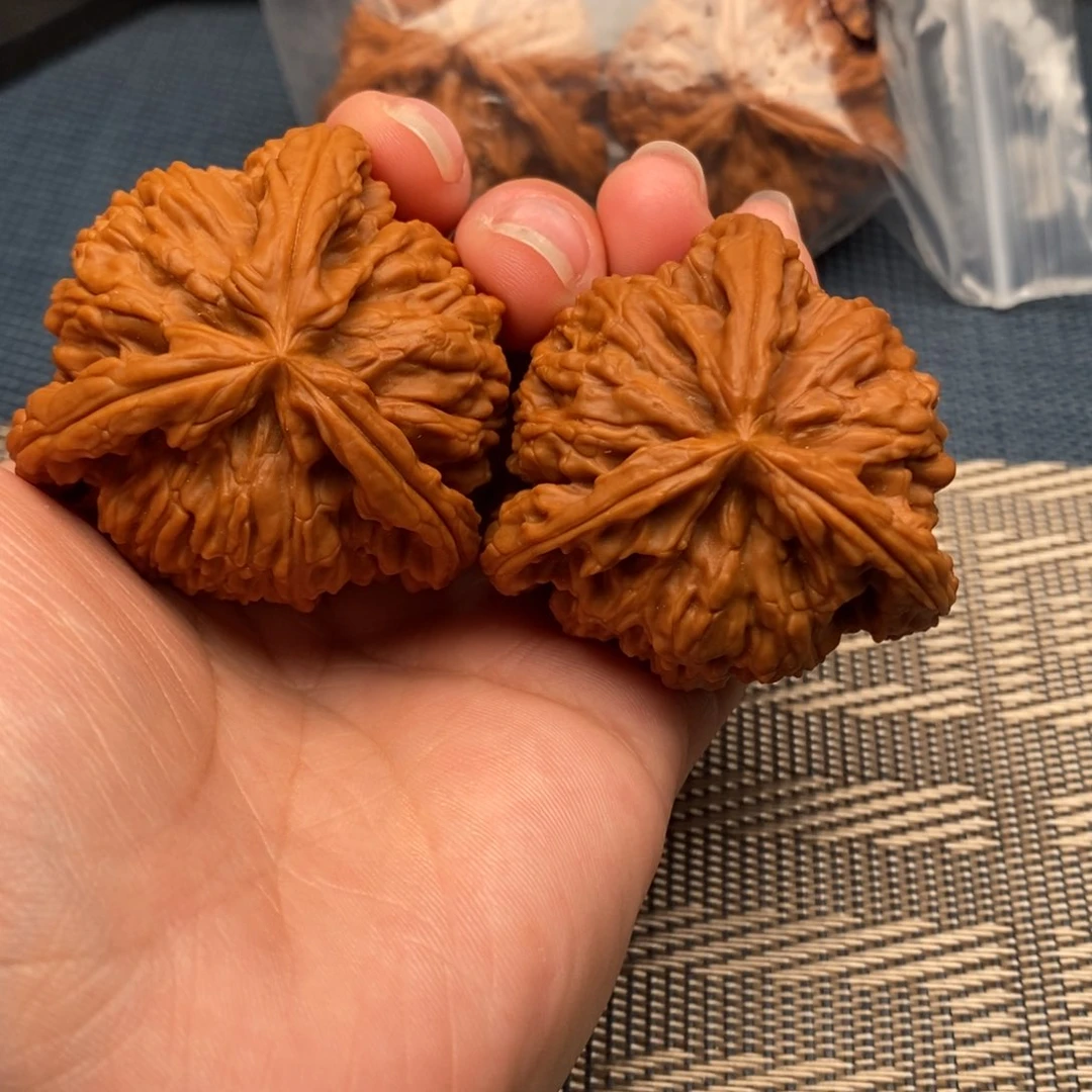 小***新文玩核桃吊坠三棱