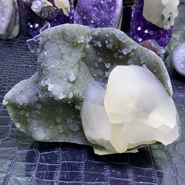 未镶嵌珠宝半成品水晶③**③绿奇石摆件