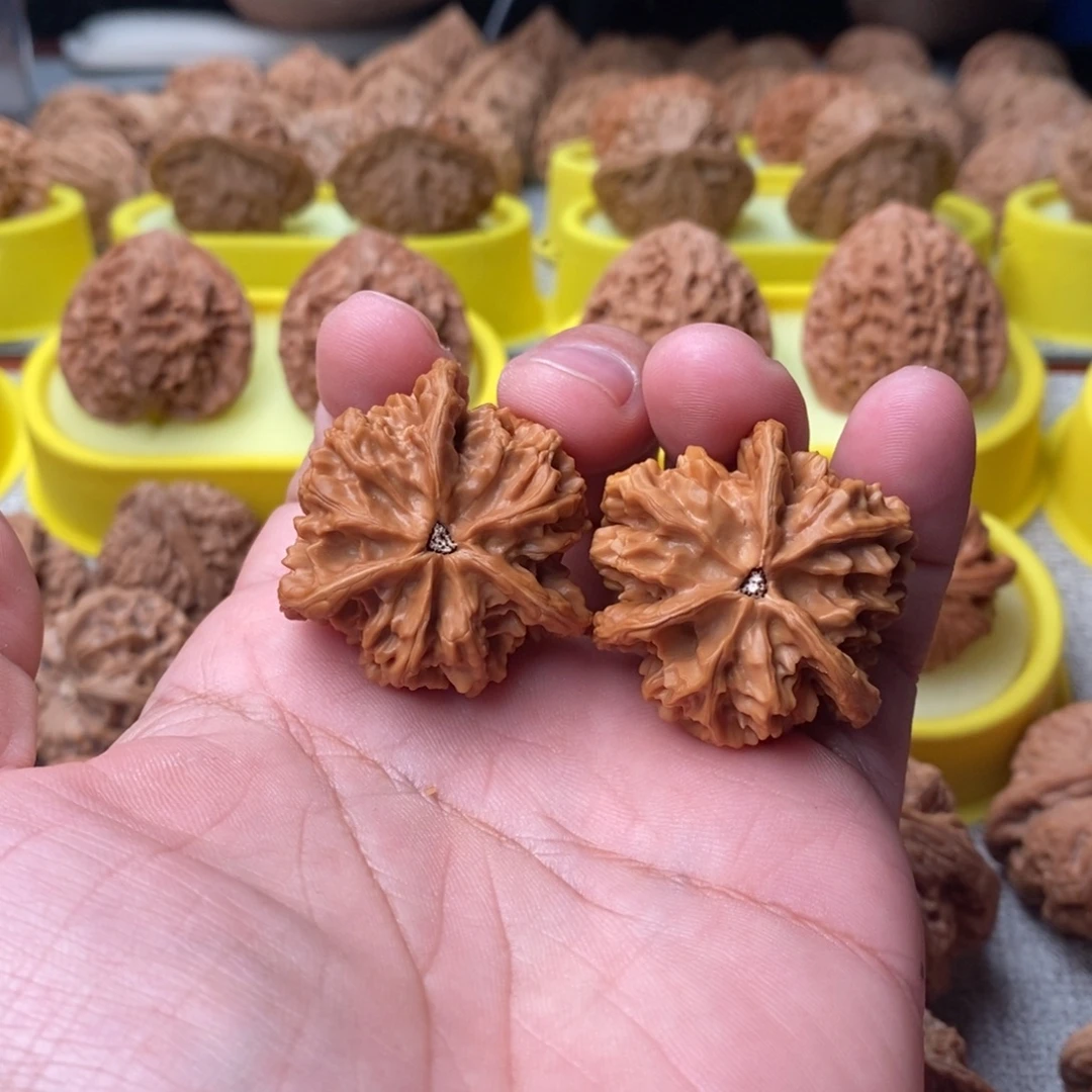 濋***禾文玩核桃吊坠38盘山三棱