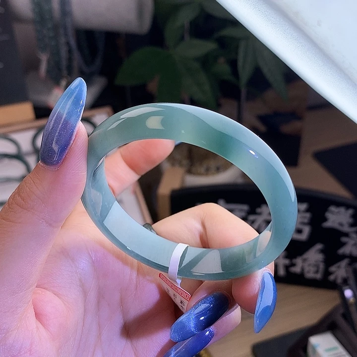 翡翠手镯未镶嵌54圈口