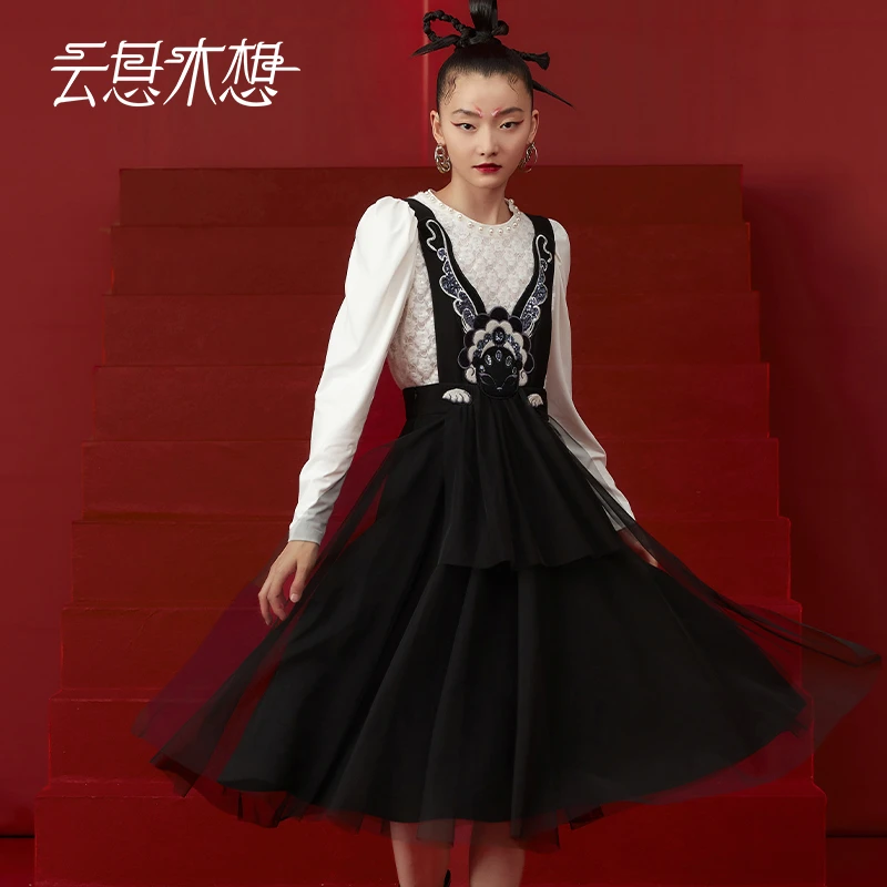 云思木想摩登中国风2023春季新款花旦兔儿爷刺绣网纱背带裙10202