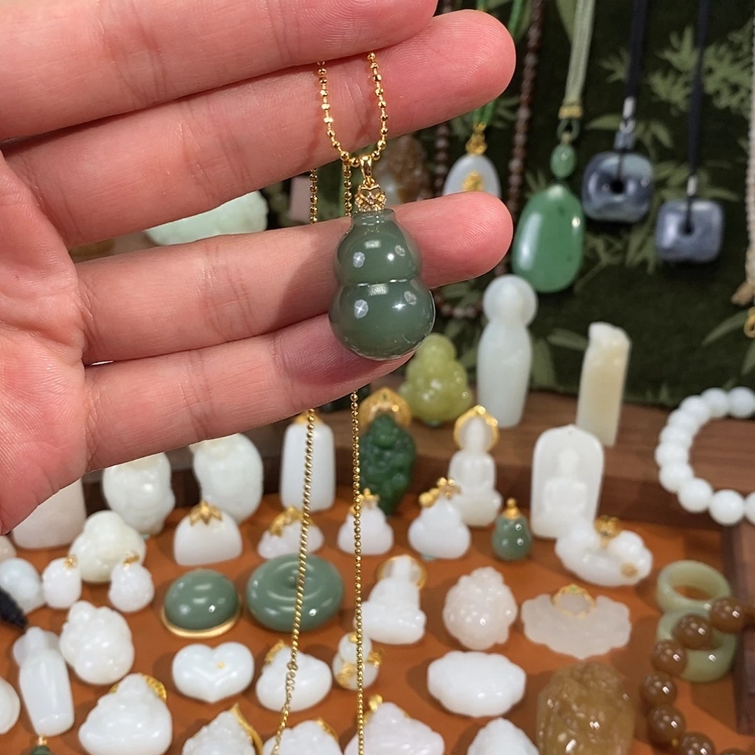 和田玉18K金镶嵌颈饰