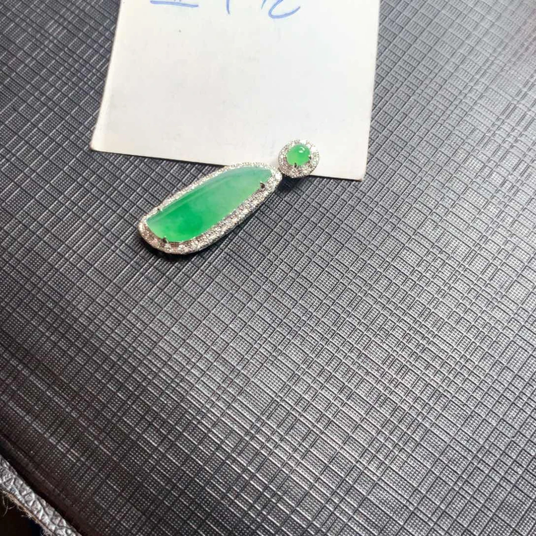 颈饰18K金镶嵌翡翠翡翠