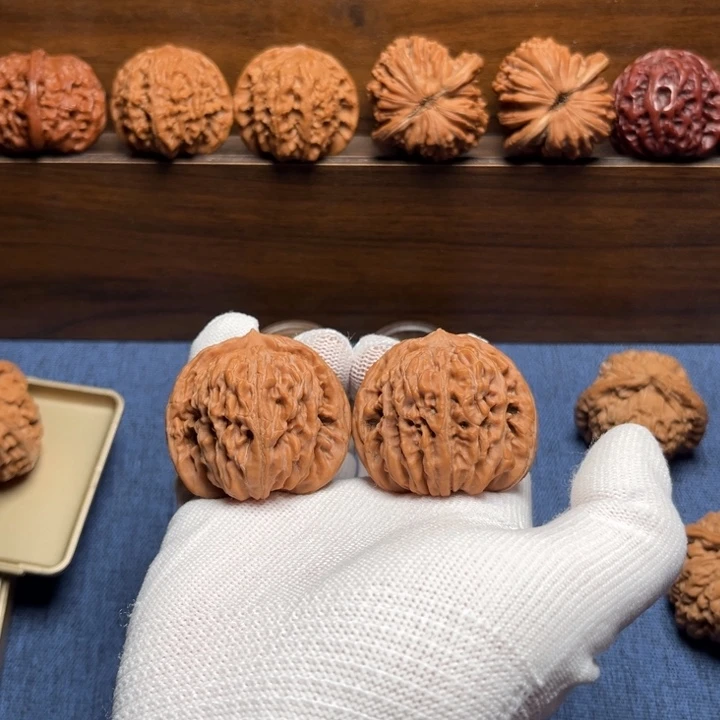 文玩核桃把件红皮楼