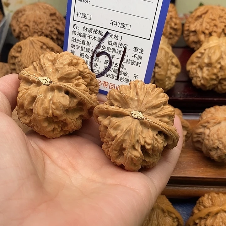 土***六吊坠桃核粗筋狮子头45